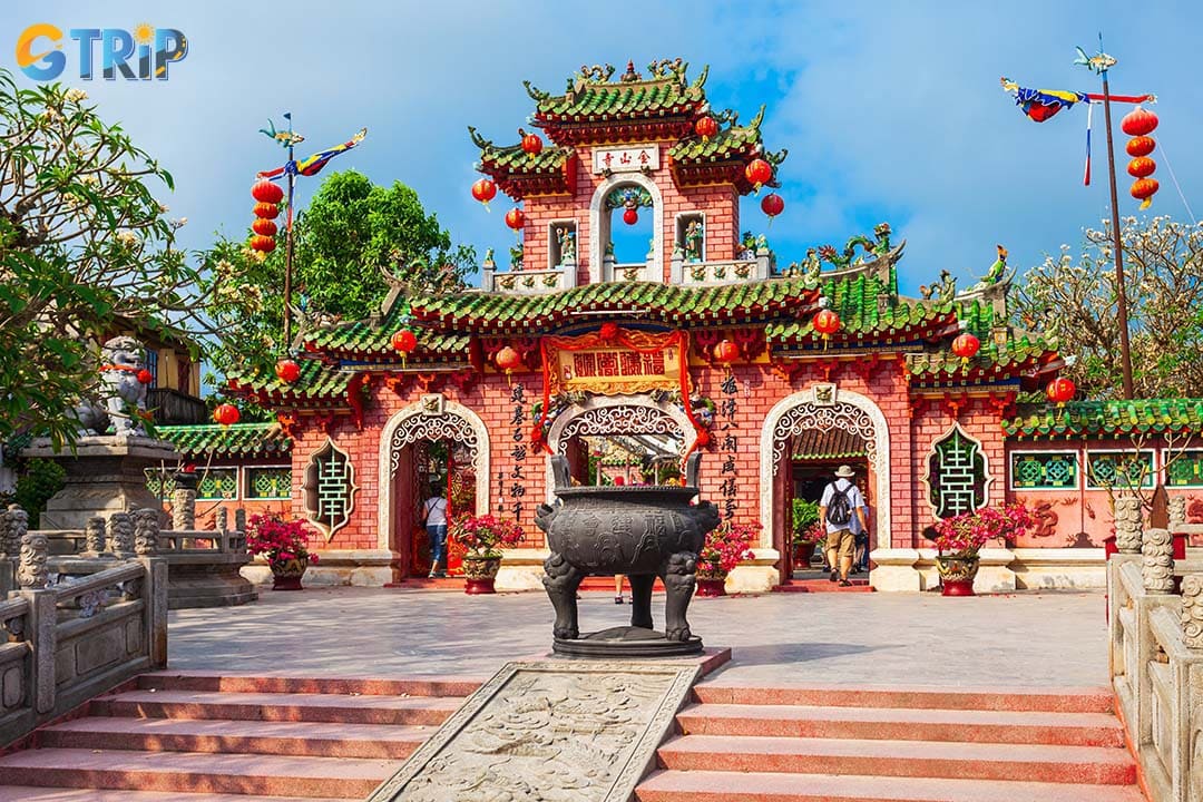 It’s easy to reach Fujian Assembly Hall from anywhere in Danang